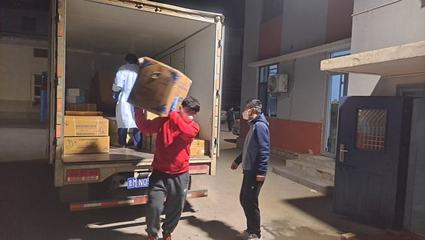 陽信 校長當上裝卸工，日夜奮戰不言悔