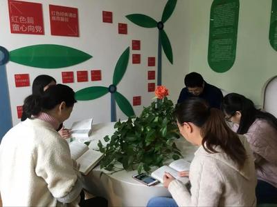 西湖社區(qū) 有一種福利叫“職工書屋”，有一種愛心叫圖書管理服務(wù)